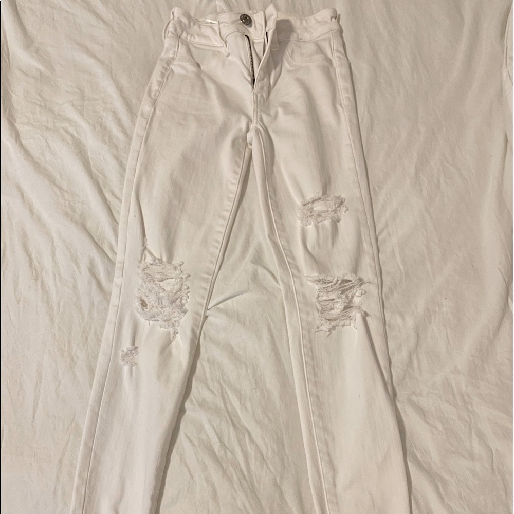 AMERICAN EAGLE RIPPED JEANS